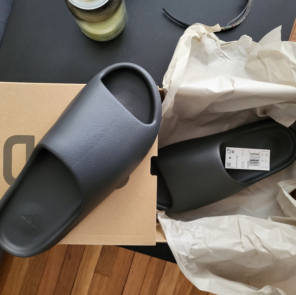 Yeezy Onyx Slides 100% Authentic